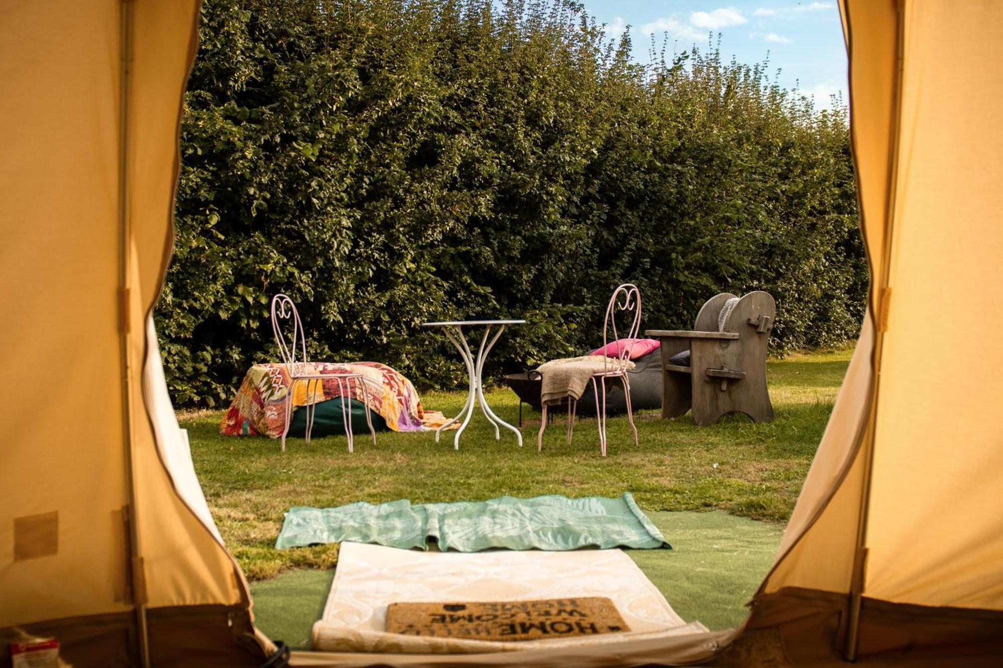 Hotel The Follies Glamping Maidstone Exterior foto