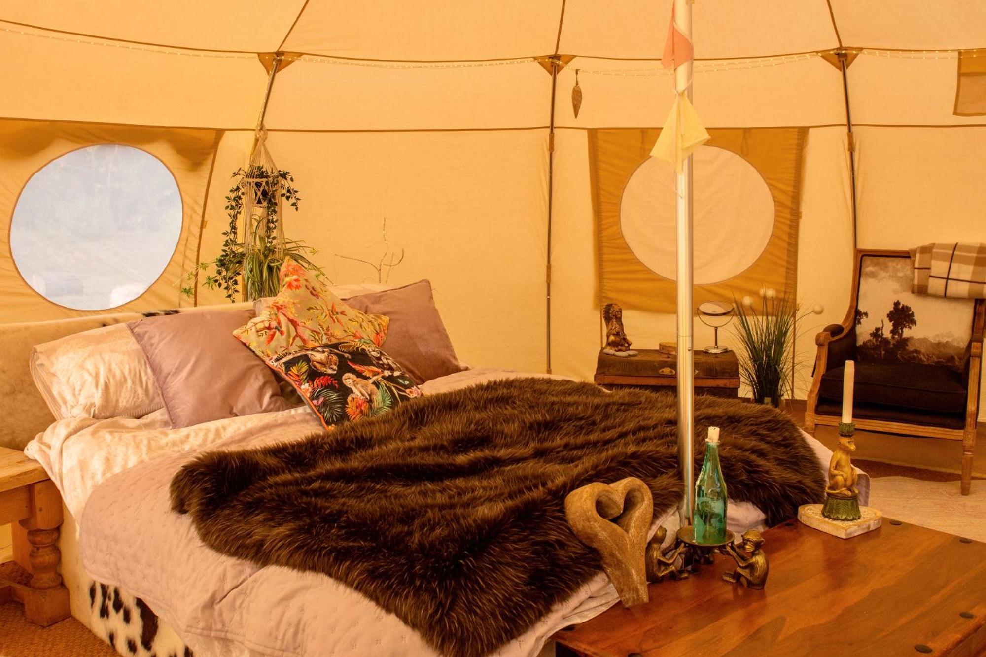Hotel The Follies Glamping Maidstone Exterior foto